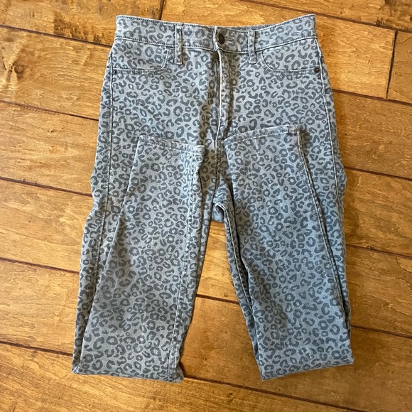 Abercrombie high waisted jeans leopard print - Picture 3 of 5